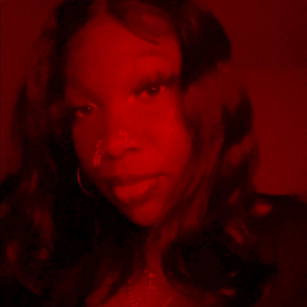 Meet your Posher, Lona